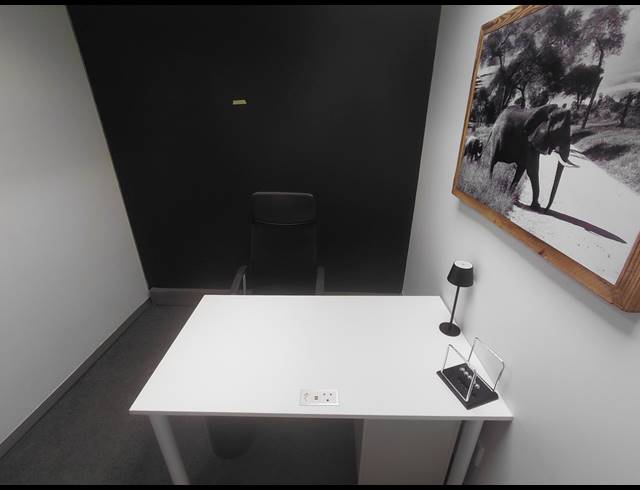 14M² SERVICED OFFICE TO LET IN FOURWAYS